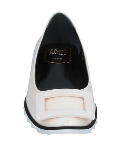Roger Vivier Ballet Flats In Ivory