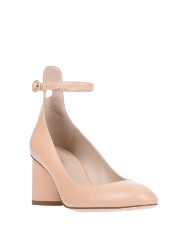 Stuart Weitzman Pump In Beige